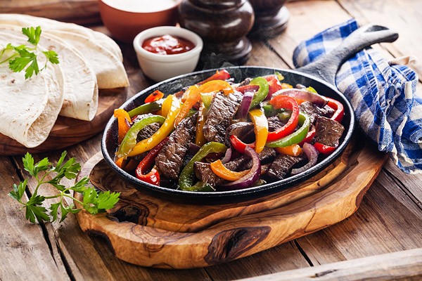 Mexikanische Fajitas con carne