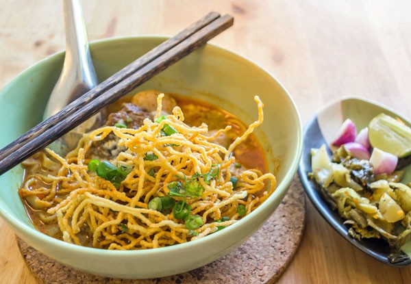 Khao Soi - Nudeln mit Hühnchen-Curry