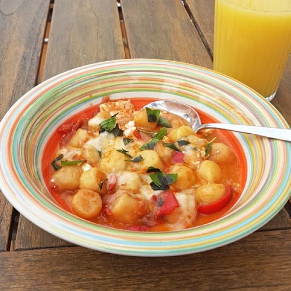 Gnocchi mit Chili, Tomaten und Ziegenkäse