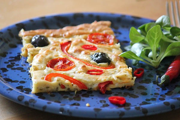 Schafskäsekuchen mit Paprika und Chili