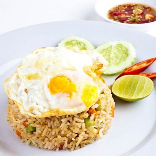 Nasi_Goreng_mit_Mangosauce_und_Ei_01.jpg